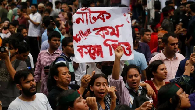 শেখ হাসিনার কান্না নিয়ে সমালোচনা হতে দেখা যায়