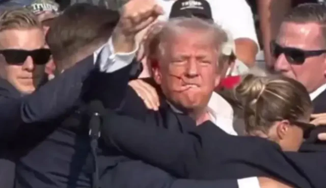 டொனால்ட் டிரம்ப்