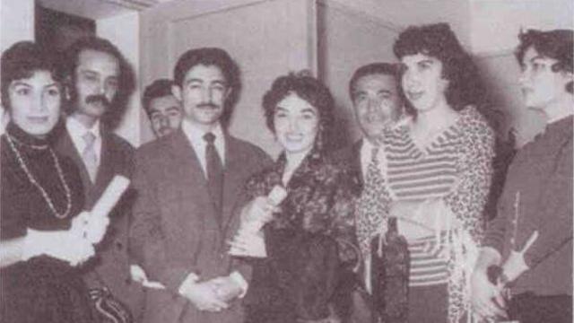 از راست: منصور نادرپور، سیمین بهبهانی، محمد قاضی، لعبت والا، نادر نادرپور، هوشنگ ابتهاج، فروع فرخزا