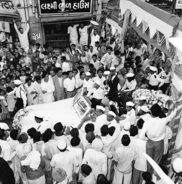 ભાવનગર, ગુજરાત, 1961નું કૉંગ્રેસ અધિવેશન, ગુજરાતમાં કૉંગ્રેસનું અધિવેશન, ભારતીય રાષ્ટ્રીય કૉંગ્રેસ, જવાહરલાલ નેહરુ, બળવંતરાય મહેતા, મહારાજા કૃષ્ણકુમારસિંહ, ગુજરાતનું રાજકારણ, બીબીસી ગુજરાતી
