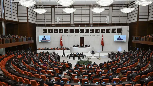 Presiden IndonesiaPrabowo Subianto menyampaikan pidato di Parlemen Turki, Ankara.