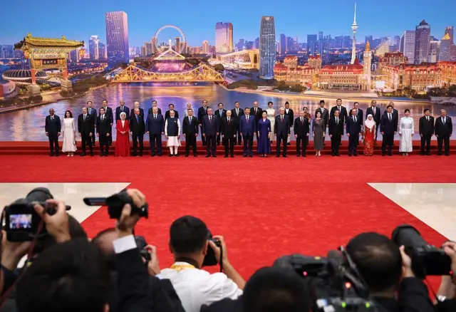 এসসিও সম্মেলনে আগত বিশ্বনেতারা ক্যামেরার সামনে