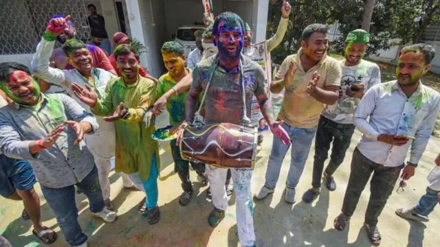 या वर्षीच्या होळीचा फोटो 