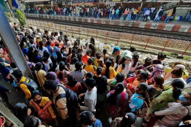 मुंबई लोकल रेल्वे