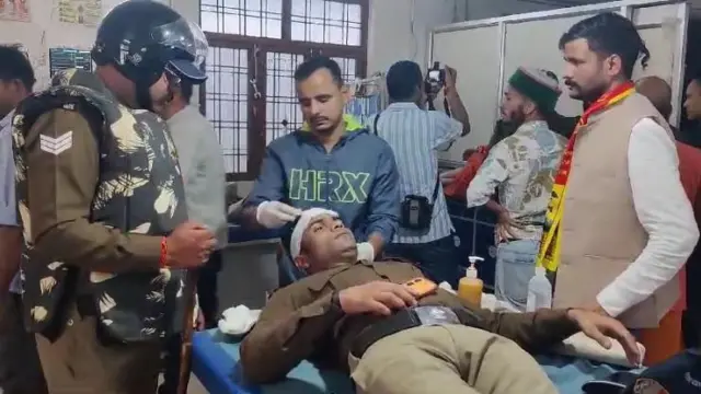 घायल पुलिसकर्मी