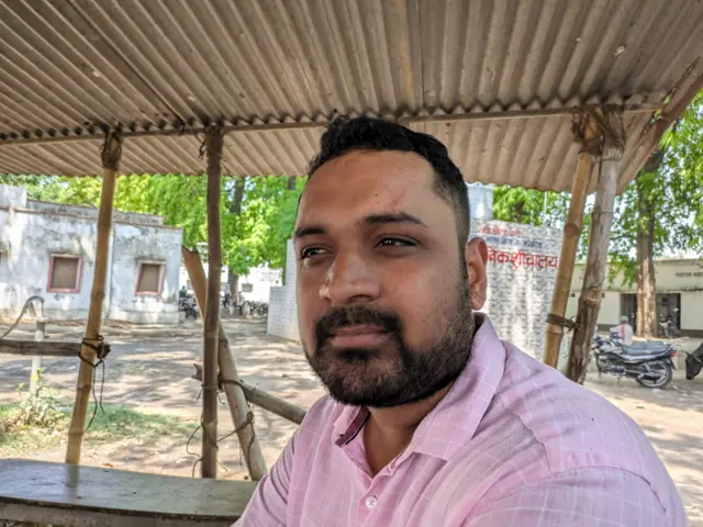 बलिया के निवासी अनुराग ओझा