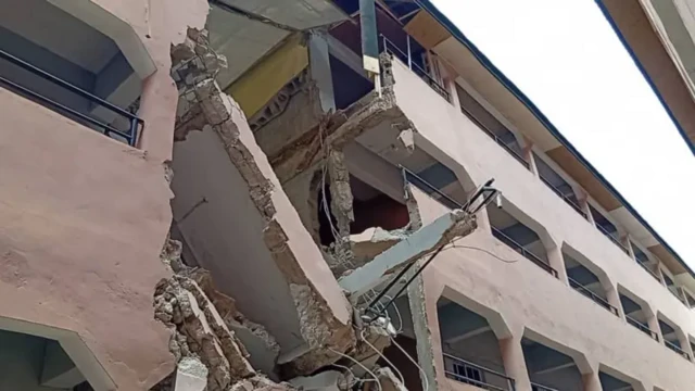 Ile Awọn akẹkọọ fasiti Alex Ekwueme to wa ni Ndufu-Alike Ikwo, nipinlẹ Ebonyi, lẹyin to dawo