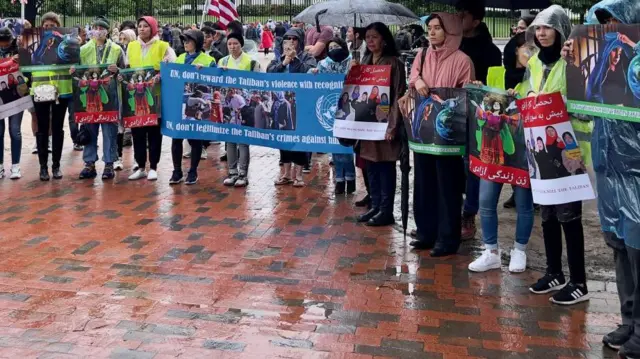 آرشیو:  نشست دوحه همزمان با اعتراضاتی از داخل و خارج افغانستان مبنی بر عدم به رسیمت شناسی رژیم طالبان بود 