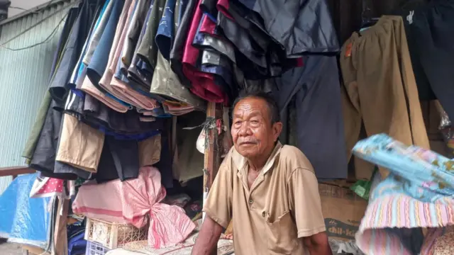 Pasar Peterongan, Kota Semarang, Jawa Tengah, menjadi tempat Saidi Hadi Sumitro, pria 77 tahun, menjajakan dagangannya.