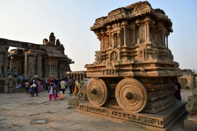 સમૃદ્ધ વિજયનગર સામ્રાજ્યના પતન પછી સૌરાષ્ટ્રીયનો તામિલનાડુમાં સ્થિર થયા 