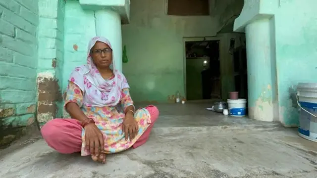 नोकरी आणि चांगल्या उपचाराच्या शोधात शहजादी अबुधाबीला गेली होती, असं त्यांची आई सांगते.
