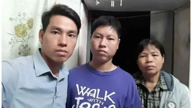 Trịnh Bá Tư (trái, ngoài cùng), Trịnh Bá Phương, Cấn Thị Thêu Trịnh Bá Tư (trái, ngoài cùng), Trịnh Bá Phương, Cấn Thị Thêu