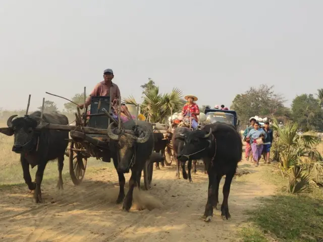 “ယာတော်နဲ့ ကျွန်းတောကြီး ဒီနေ့မနက်အစောပိုင်းမှာဝင်တယ်၊ ယာတော်မှာမီးခိုးမြင်ရတယ်။ ဘာဆက်ဖြစ် နေလဲဆိုတာကို အတိအကျမသိရသေးဘူး”