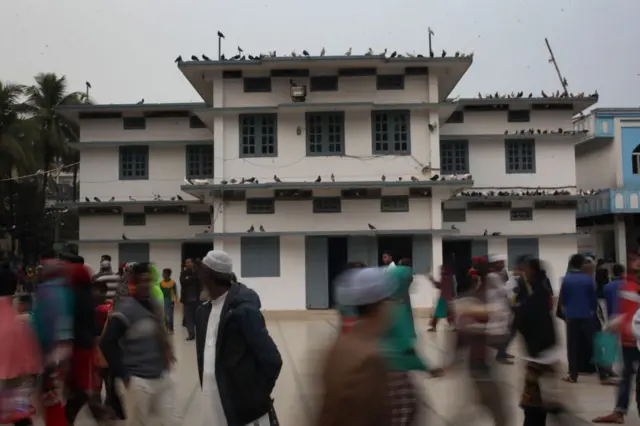 সাতশ বছর আগে এখানে এসেছিলেন সূফি ধর্মপ্রচারক শাহজালাল। এখন সেখাানে নানা স্থাপনা দেখা যায়।