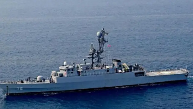 17 फ़रवरी को ईस्टर्न नेवल कमांड ने ये तस्वीर पोस्ट करते हुए ईरान के युद्धपोत आईआरआईएस डेना का स्वागत किया था.
