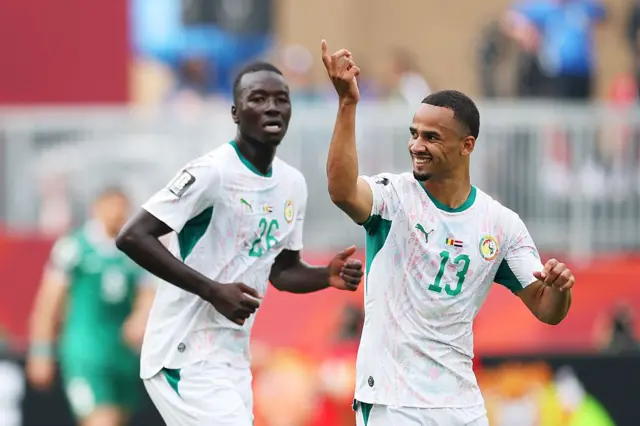 Iliman Ndiaye (n° 13) du Sénégal célèbre le cinquième but de son équipe lors du match du groupe I de la Coupe du Monde de la FIFA 2026 opposant le Sénégal à l'Irak, au stade de Toronto, le 26 juin 2026 à Toronto