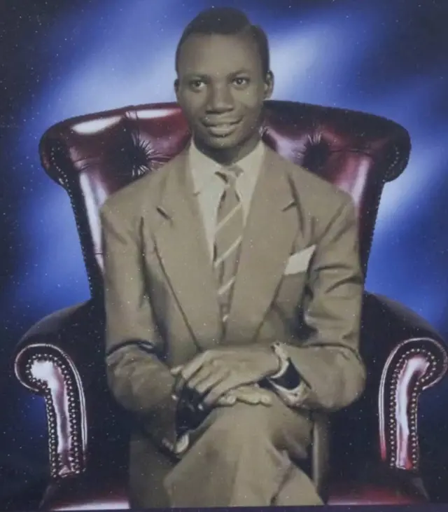 Aworan igba ewe Pa Taiwo Akinkunmi