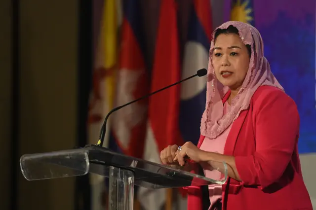 Direktur Wahid Foundation Yenny Wahid memberikan sambutan pada ASEAN Women CEO Forum di Jakarta, Sabtu (2/9/2023).