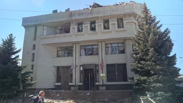 Відділення Банку Росії у Севастополі, пошкоджене, за словами керівника окупованого міста Михайла Развожаєва, українським ударом