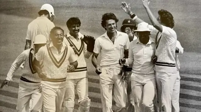 عمران خان کے ساتھ وسیم اکرم