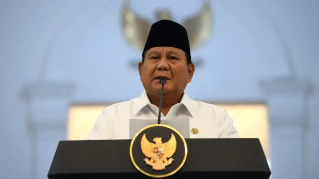 Presiden Prabowo Subianto menyampaikan keterangan pers di Istana Merdeka, Jakarta, Minggu (31/8/2025). 