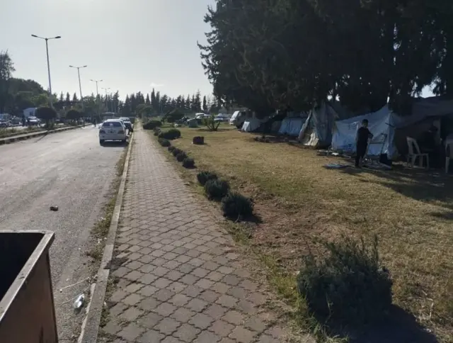 خيام لعلويين يحتمون في قاعدة حميميم 