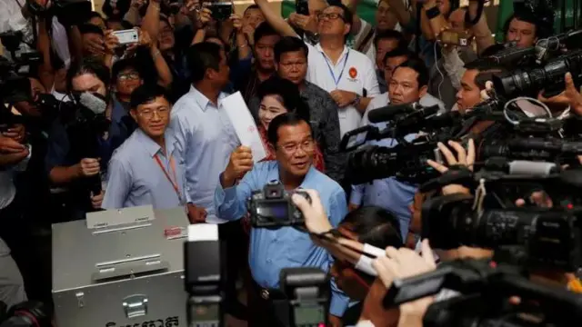 Firaminista Hun Sen na zaɓe