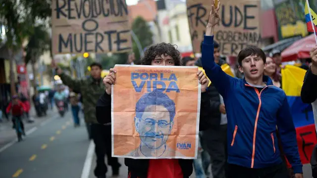 Seguidores de Cepeda durante una marcha el 22 de junio en Bogotá.
