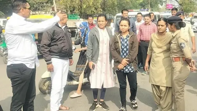 પાયલ ગોટી, પાટીદાર સમાજ વિરોધ, અમરેલી, પોલીસ દ્વારા રિકન્સ્ટ્રક્શન સરઘસ વરઘોડો, આરોપીઓને ઘટનાસ્થળે, બીબીસી ગુજરાતી ન્યૂઝ, ગુજરાતના સમાચાર, 