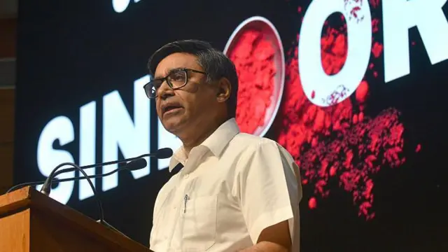 ৭ই মে সকালে ভারতের চালানো অভিযান নিয়ে সংবাদমাধ্যমকে ব্রিফ করছেন পররাষ্ট্র সচিব