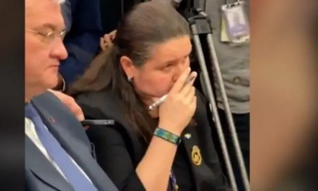 या बैठकीदरम्यान युक्रेनच्या राजदूत ओक्साना मार्कारोव्हा अत्यंत तणावात होत्या.