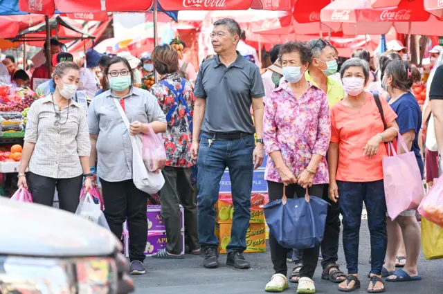 ไม่บ่อยนักที่สมชัยจะมาเดินบนถนนเยาวราช