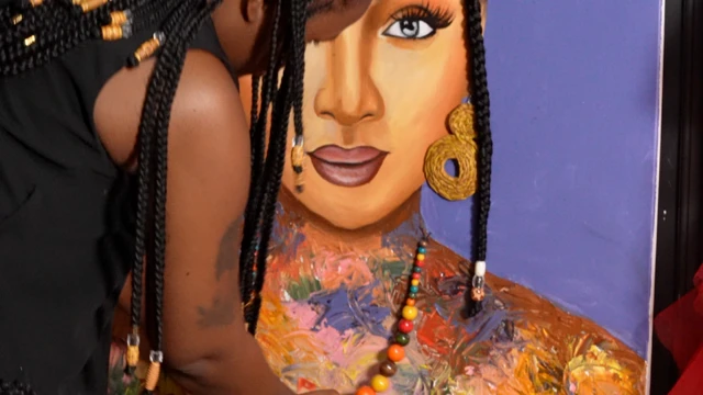 Nwaanyị yi uwe ojii na-ekiri ihe e sere ese bụ nwaanyị, kpaa ya isi ma yinye ya ọlaolu.