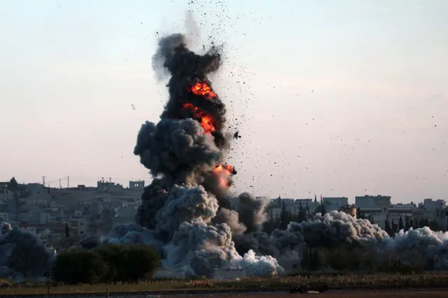 Duqeymo cirka ah oo Mareykanka ku beegsaday Daacish-ta Ciraaq, 15-kii Oktoobar, 2014.