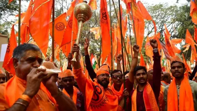 हिंदू सभांमध्ये झालेली भाषणं मुख्यत्वे लव्ह जिहाद, धर्मांतर यावर बंदी घालण्यासंदर्भातल्या मुद्द्यांवर होती.