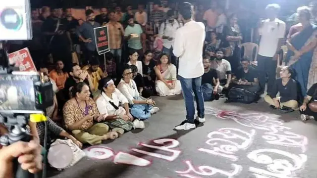 তরুণী চিকিৎসকের ধর্ষণ-খুনের ঘটনার প্রতিবাদে রাস্তায় নামে মানুষ