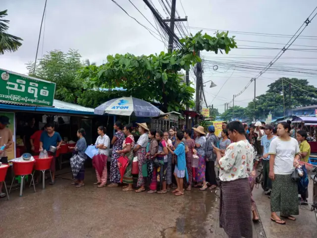  မြန်မာနိုင်ငံ ဆန်စပါး အသင်းချုပ် အစီအစဥ်နဲ့ ဧည့်မထ ဆန်တပြည်ကို ကျပ် ၂၅၀၀ နဲ့ ရောင်းချပေး 