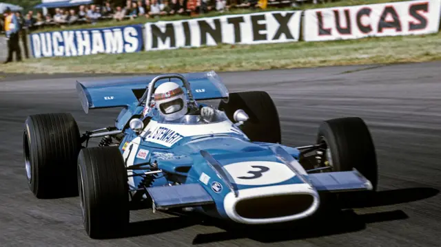 اواخر دهه ۱۹۶۰ میلادی در طراحی ماشین‌های فرمول یک تغییراتی انقلابی رخ داد 