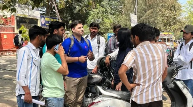 மக்களவைத் தேர்தல் 2024: பாஜக தொண்டர்கள் வாட்ஸ்அப் மூலம் ஒரு லட்சம் பேரை தினமும் சென்றடைந்தது எப்படி?