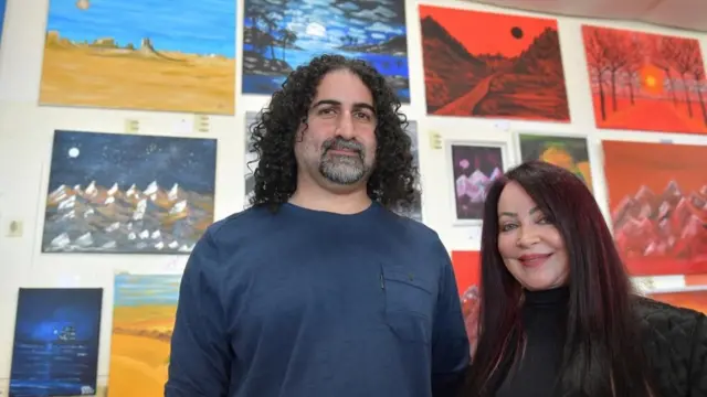 Omaar Biin Laadan fi haadha warraa isaa bakka agarsiisa hojii aartii isaa Faransaayi keessatti