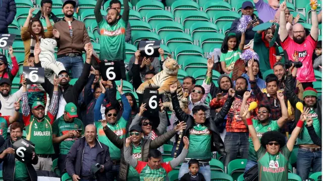 দর্শকদের উল্লাস