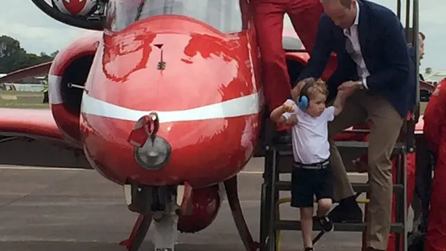 принц Джордж с папой