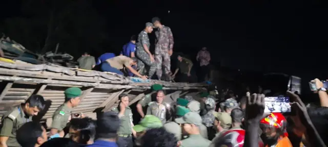 ট্রেন চলাচল বন্ধ