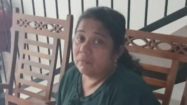 "මහත්තයා රට ගියේ 2015 අවුරුද්දේ අන්තිමට වගේ තමයි. එහෙම ගිහින් 2018 වසරේදී නැවත ලංකාවට ආවා. ඊට පස්සේ මාසයක් විතර ලංකාවේ ඉදලා ගියාට පස්සේ ආපසු ලංකාවට ආවේ නැහැ" ඇය පැවසුවාය.