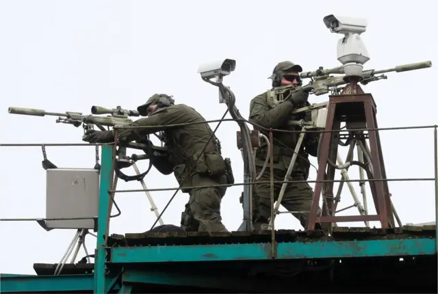 Снайперы во время акции "Бессмертный полк"