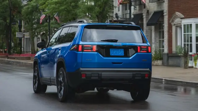 جیپ می‌گوید نسل جدید مدل چروکی با یک باک پر تا ۸۰۰ کیلومتر حرکت می‌کند