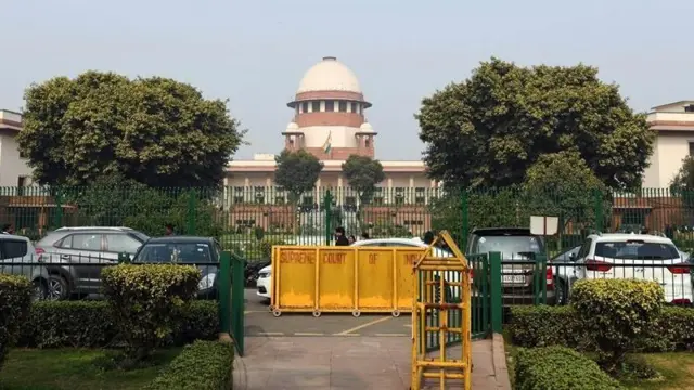સુપ્રીમ કોર્ટે આદેશ આપીને બુલડોઝર કાર્યવાહી પર રોક લગાવી દીધી છે