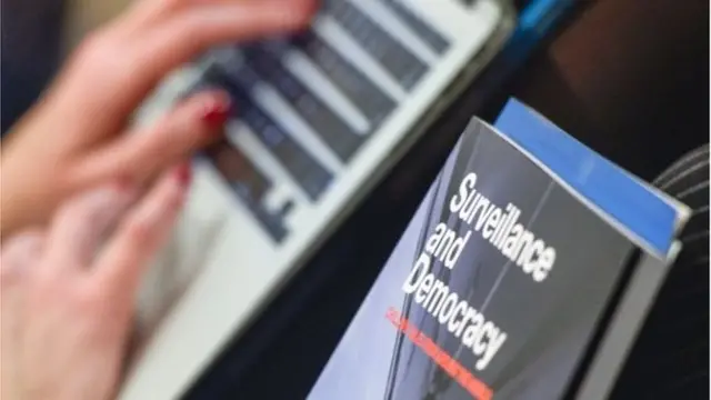 ফেসবুকে নিরাপত্তা