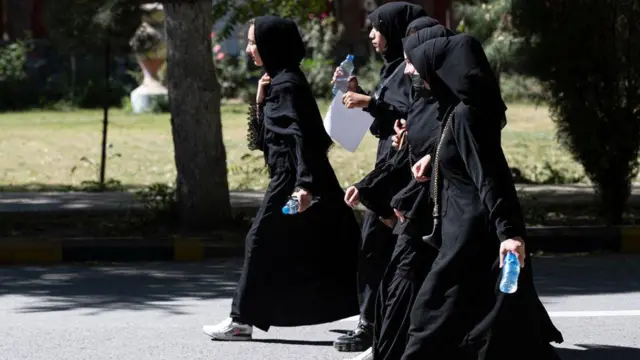 دانشجویان دانشگاه کابل در ماه اکتبر در امتحانات ورودی دانشگاه شرکت کرده بودند