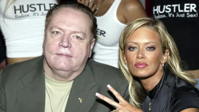 લેરી ફ્લિંટ એક મહિલા સાથે